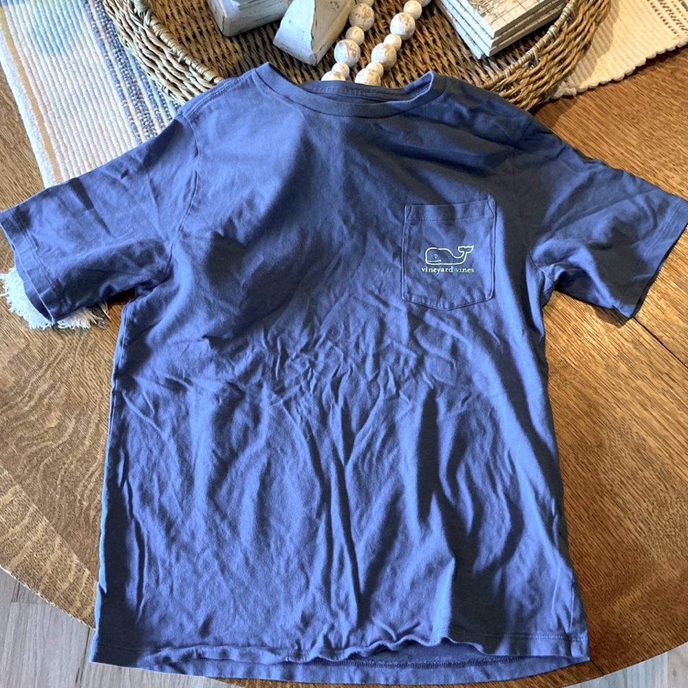 Vineyard Vines youth Large short sleeve tee - whale outline